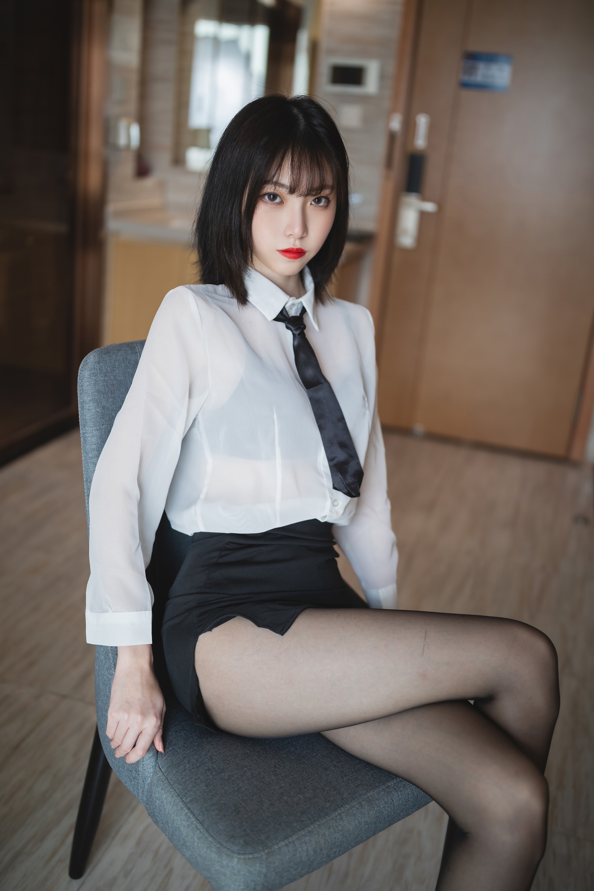 图片[1]-许岚LAN – NO.004 制服OL[40P]-XikXak